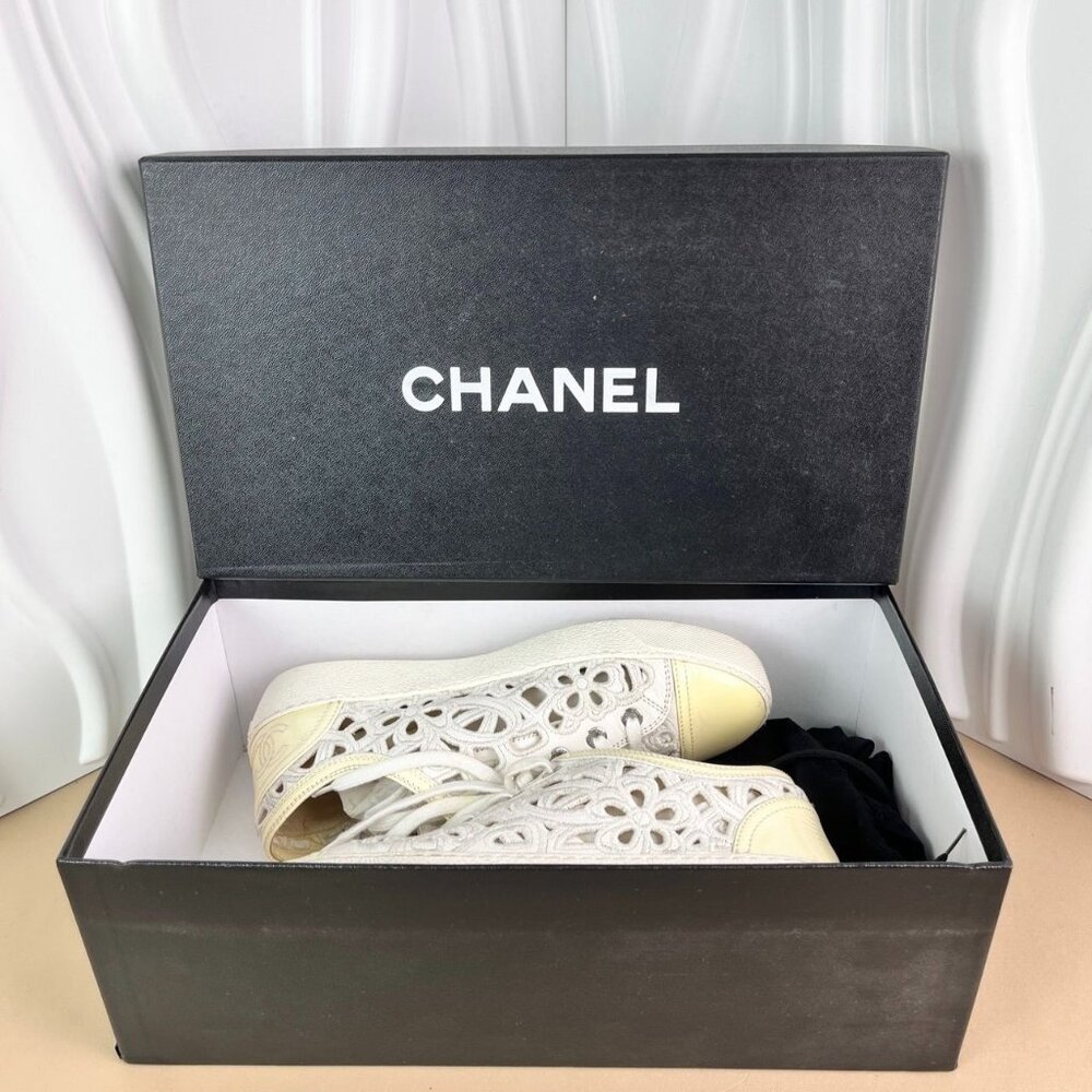 Chanel White Leather Perforated Lace-Up Sneakers With Yellow Toe Cap & Heel Acce - Picture 7 of 8